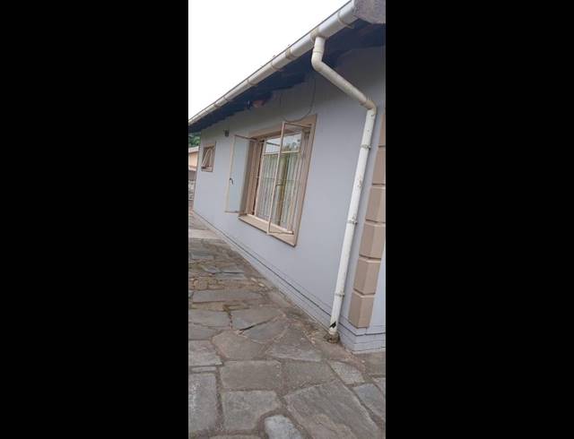 4 BEDROOM FREEHOLD FOR SALE IN BELLAIR